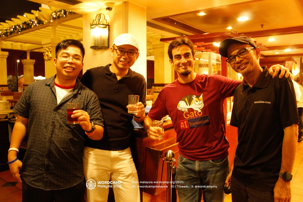 Leo e os organizadores do WordCamp Malaysia Dee, Ben e YL na festa dos palestrantes